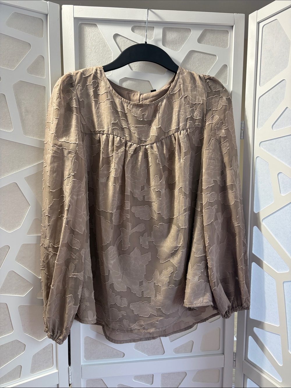 Women's Textured Long-Sleeve Blouse in Taupe